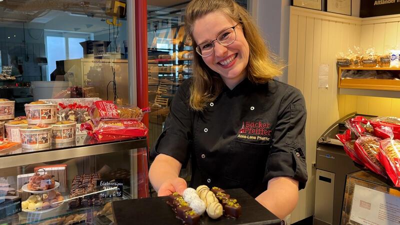 Konditormeisterin Anna-Lena Pfeiffer-Dicks erweiterte 2015 die Familienbäckerei um eine eigene Konditorei für Torten und Pralinen.