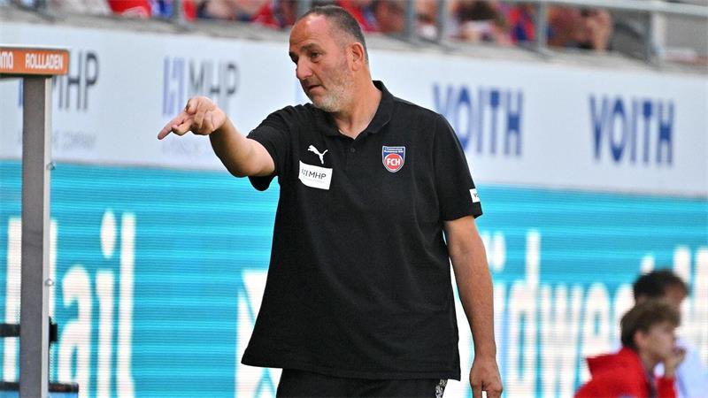 Favorit Heidenheim siegt gegen starken Aufsteiger Osnabrück Konnte sich über einen Sieg zum Saisonauftakt freuen: Heidenheims Trainer Frank Schmidt.