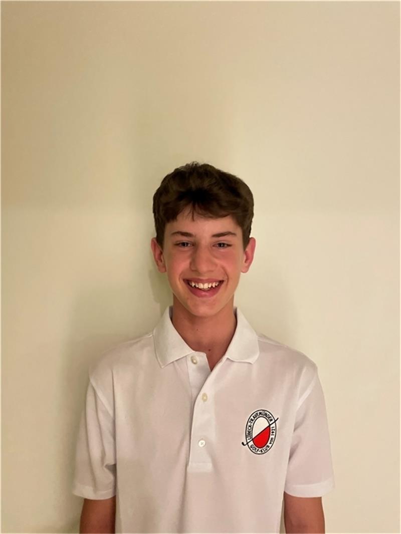 Konrad Feth (Golf, GC Deinster Geest) war mit 13 Jahren Stammspieler im Deinster Landesliga-Team und wurde in die Landesauswahl aufgenommen. Tel.: 01378 - 22 703 417-08