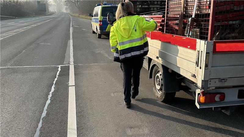 BMW-Fahrer kracht gegen Lkw – Polizeikontrolle offenbart Missstände Kontrollorte waren vor allem die Bundesstraßen 437, 71 und 6 sowie die Landesstraße 134.