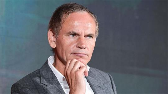 Konzernchef Oliver Blume will nach eigenen Angaben Fabrikschließungen vermeiden. (Archivbild)