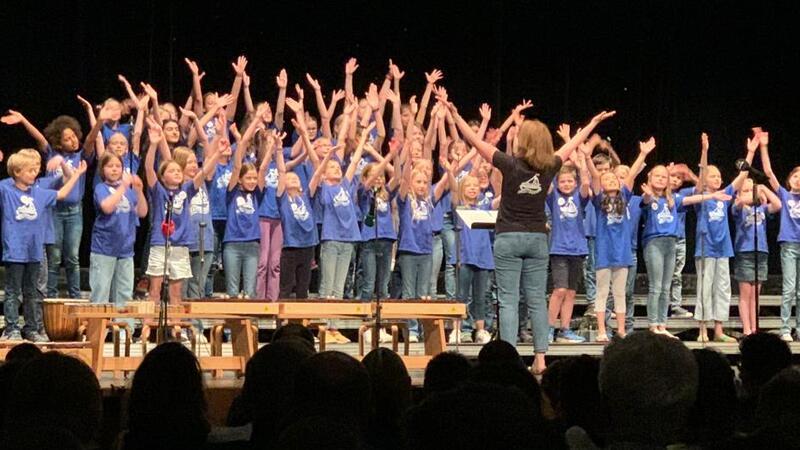 Chor der Pestalozzi-Grundschule singt im Königsmarcksaal Konzert im Königsmarcksaal: Der Chor der Pestalozzi-Grundschule singt im Stader Rathaus.