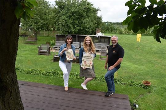 Konzerte im Apfelgarten: Miriam Stöckmann, Catharina Wenzel und Frank Deppe (von links). Foto: Vasel
