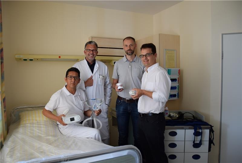 Kooperieren für mehr Lebensqualität : Schlaflaborleiter Dr. Carlos Monge-Casafranca, Leiter der HNO-Klinik Prof. Dr. Randolf Riemann sowie die Zahnärzte Dr. Arne Scholz und Oliver Hollmann. Fotos Albus