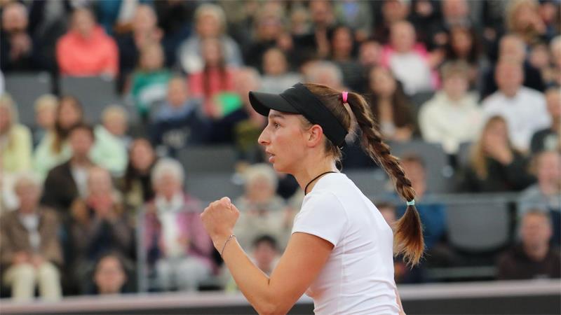 Korpatsch triumphiert zum ersten Mal am Rothenbaum Korpatsch besiegte die Ungarin Bondar in zwei Sätzen.