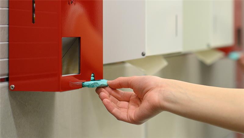 Ausschuss entscheidet: Keine Automaten für Gratis-Tampons in Stader Schulen Kostenlose Hygieneartikel aus dem Automaten wird es an den weiterführenden Stader Schulen nicht geben. Die gibt es nur im Sekretariat, was nicht so diskret ist. Foto: Klaus-Dietmar Gabbert/dpa