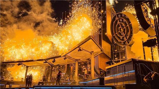 Krach, Blitz, Bumm: Die Live-Shows von Rammstein sind für ihren exzessiven Einsatz von Pyrotechnik berühmt. Auf den Schultern der Pyrotechniker lastet eine enorme Verantwortung. Foto: Privat
