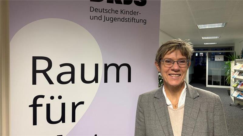 „Ich bin glücklich“ - AKK nach ihrem Rückzug Kramp-Karrenbauer verfolgt nach wie vor die aktuelle Politik.