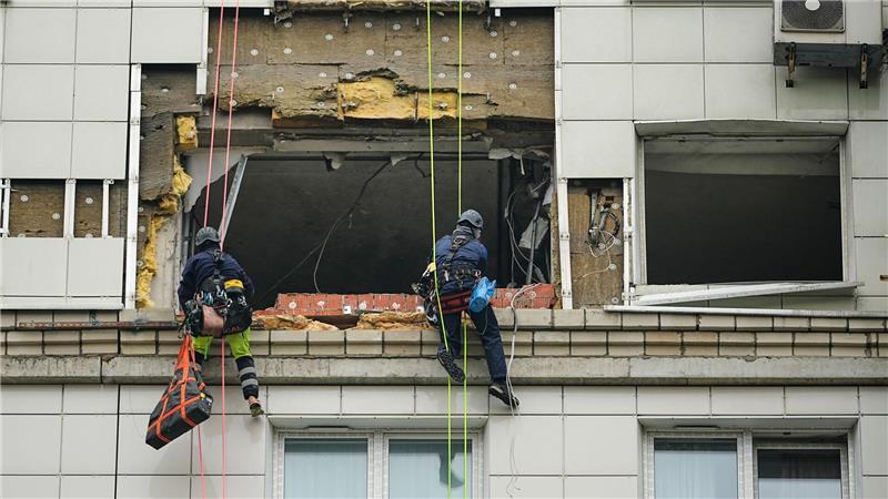 Krasnogorsk bei Moskau: Drohnenangriff beschädigt Wohnhaus