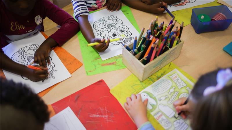 Mehr als jeder Dritte: Kindern fehlt Zeit für Kreatives Kreative Aktivitäten für Kinder finden laut einer Umfrage fast alle Deutschen wichtig - gerade digitale Medien sehen viele aber als Hindernis. (Symbolbild)