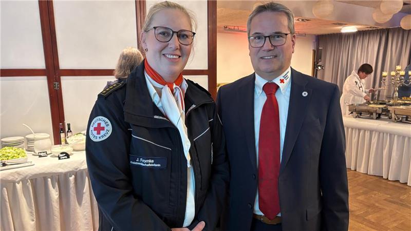 Kreisbereitschaftsleiterin Jenny Fromke und Katastrophenschutz-Beauftragter Kai Schulz führten durch die Einsatzkräfte-Versammlung des DRK-Kreisverband Stade.