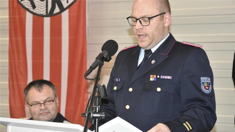 Kreisbrandmeister Henning Klensang spricht über die neue Feuerwehrverordnung.