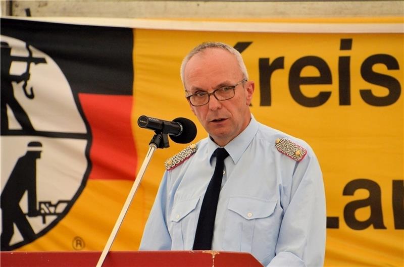 Kreisfeuerwehrchef Volker Bellmann bei seiner Jahresbilanz vor der Delegiertenversammlung.