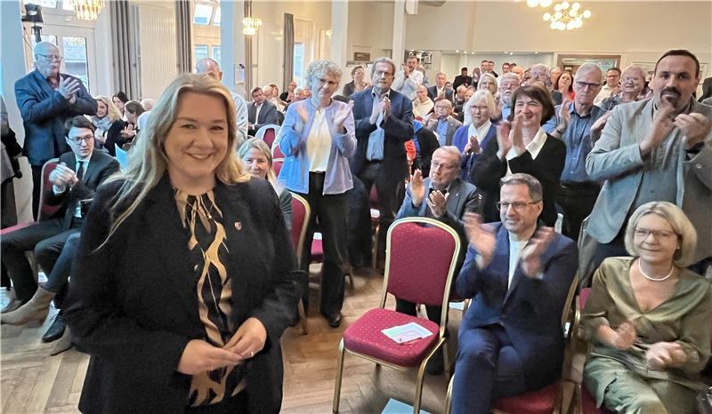 Zitterpartie für Melanie Reinecke – CDU nominiert Kai Seefried als Landrat Kreisvorsitzende Melanie Reinecke behält ihr Amt als CDU-Kreisvorsitzende.