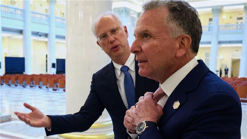 Kreml-Unterhändler Kirill Dmitrijew (links) und der Sondergesandte Steve Witkoff bei Gesprächen sind die Hauptfiguren bei den Gesprächen in Miami. (Archivbild)