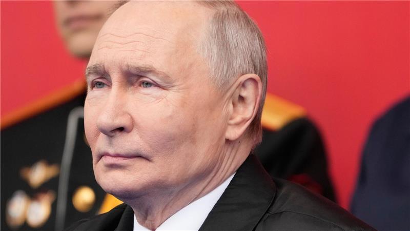 Parade ohne Störung: Putin siegessicher im Ukraine-Krieg Kremlchef Wladimir Putin konnte nach einer von US-Präsident Donald Trump vermittelten Waffenruhe ungestört die Militärparade auf dem Roten Platz abnehmen.