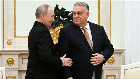 Kremlchef Wladimir Putin lässt auf Bitte des ungarischen Ministerpräsidenten Viktor Orban zwei Kriegsgefangene frei. (Archivbild)