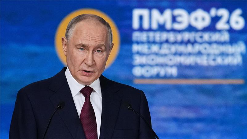 Kiew greift Russland mit Drohnen an - Brände und Schäden Kremlchef Wladimir Putin lehnte beim Wirtschaftsforum das Angebot des ukrainischen Präsidenten Wolodymyr Selenskyj zu einem Treffen für direkte Friedensgespräche ab.