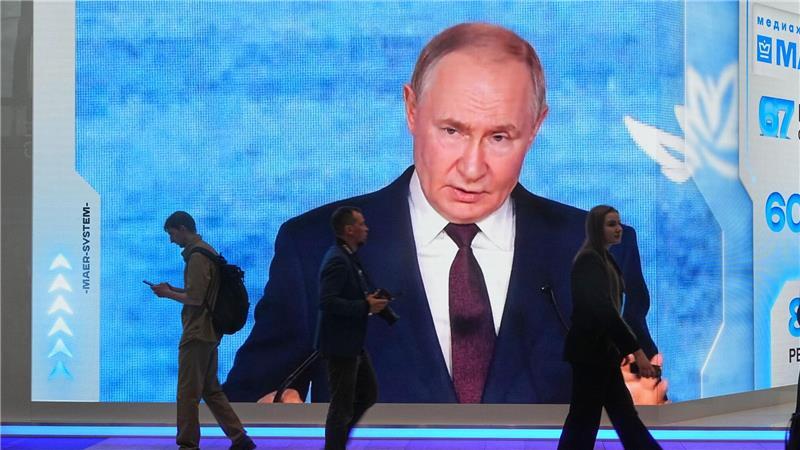 Kremlchef Wladimir Putin weist westliche Warnungen vor einem baldigen Überfall Moskaus auf ein Nato-Land als Unsinn zurück.