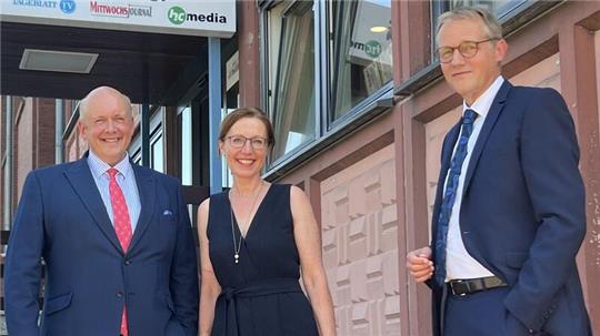 Krempeln die IHK um (von links): Christoph von Speßhardt, Kirsten Kronberg und Matthias Kohlmann vor dem Pressehaus nach dem TAGEBLATT-Gespräch.