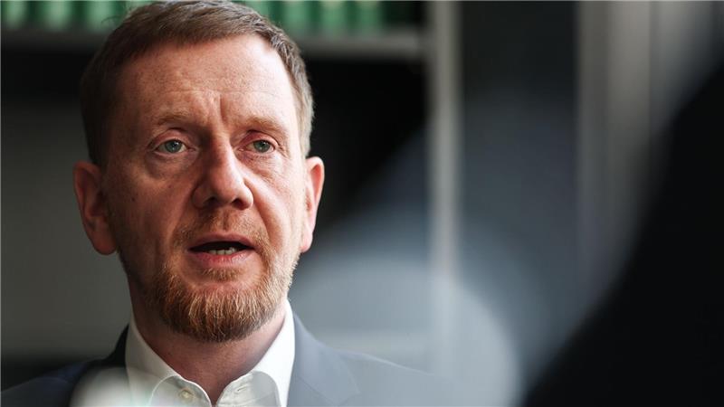 Haßelmann: Merz muss „Russland-Connection“ in CDU beenden Kretschmer hält das kategorische Nein zur Lockerung der Russland-Sanktionen nicht mehr für zeitgemäß.