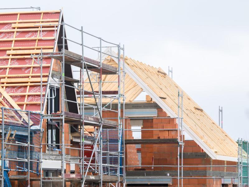 Krieg und Corona unterbrechen die Lieferketten, sorgen für weitere Preissteigerungen in der Baubranche. Foto: Julian Stratenschulte/dpa/Symbolbild