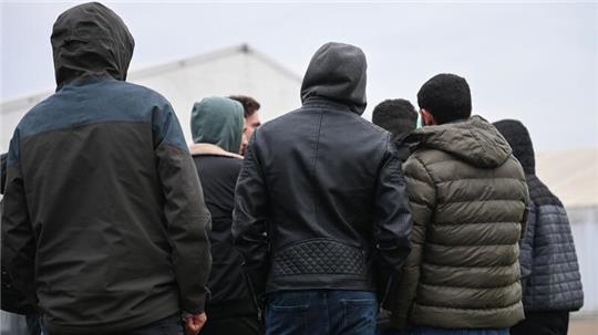 Kriegsflüchtlinge aus Syrien auf einer Gelände einer Flüchtlingsunterkunft.
