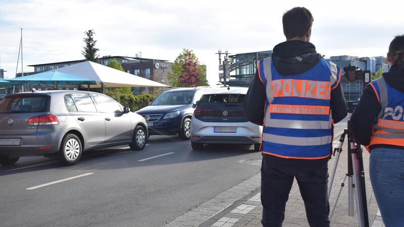 Kriminaltechniker der Stade Polizei machten am Sonntag Bilder, um den Tatort zu rekonstruieren.