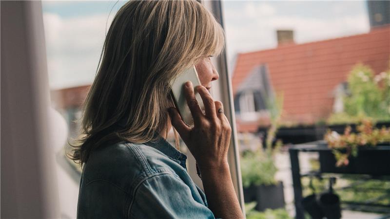 6 Tricks: So schützen Sie sich vor Telefon-Betrügern Kriminelle Anrufer üben am Telefon oft Druck aus, um an sensible Daten zu gelangen. Der beste Schutz: einfach auflegen.