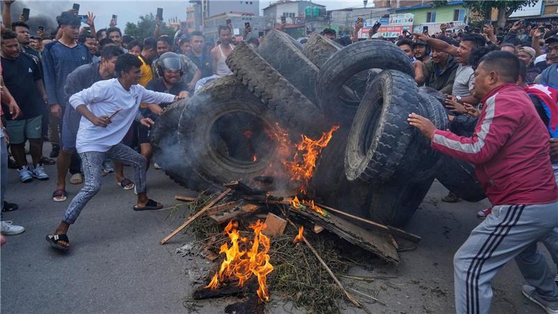 Krise in Nepal: Neue Proteste, nachdem am Vortag mehrere Menschen getötet wurden, als die Polizei Tränengas und Gummigeschosse auf Demonstranten abfeuerte, die versuchten, das Parlament wegen eines Verbots sozialer Medien und angeblicher Korruption zu stürmen.