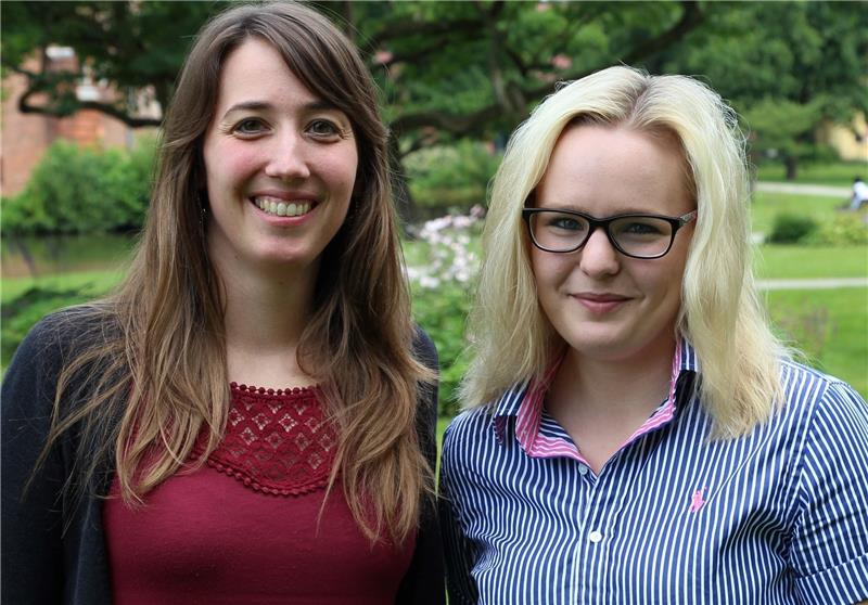 Kristina Josten (links) und Valesca Reiber koordinieren die Bildungsangebote für Flüchtlinge im Landkreis.