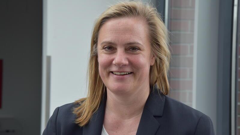 S-Bahn: Viel mehr Zugausfälle in diesem Jahr - Experten nennen Probleme und Lösungsansätze Kristina Thaiß (Deutsche Bahn) ist zuständig für die Instandhaltung im Hamburger Bahnnetz: ""Wir sind palliativ unterwegs."