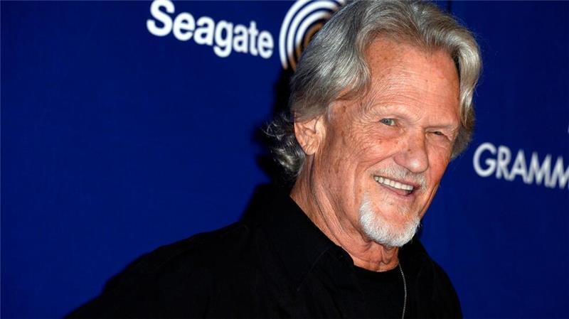 Kristofferson schrieb einen Hit nach dem anderen, darunter „Sunday Morning Coming Down“ und „Help Me Make It Through the Night“.