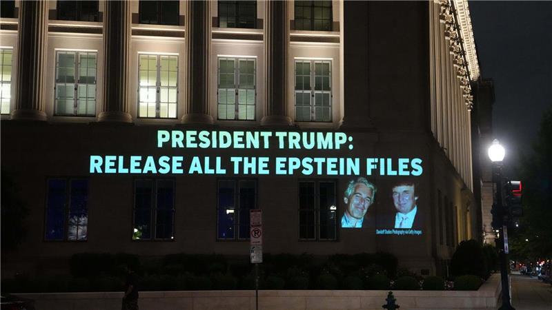 Im Epstein-Schatten: Donald Trump reist nach Schottland Kritiker - auch aus den eigenen Reihen - fordern von Trump, die Epstein-Akten offenzulegen. (Archivbild)