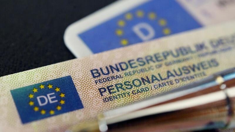 Kritiker behaupten, dass dieses Vorgehen gegen EU-Grundrechte verstoßen.