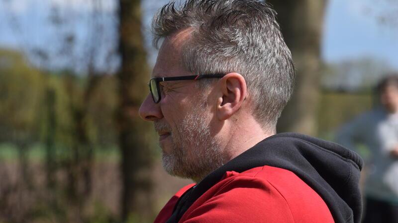 Raus aus dem Tabellenkeller: MTV Wangersen will ersten Saisonsieg Kritische Blicke von Wangersens Trainer Stephan Werner.
