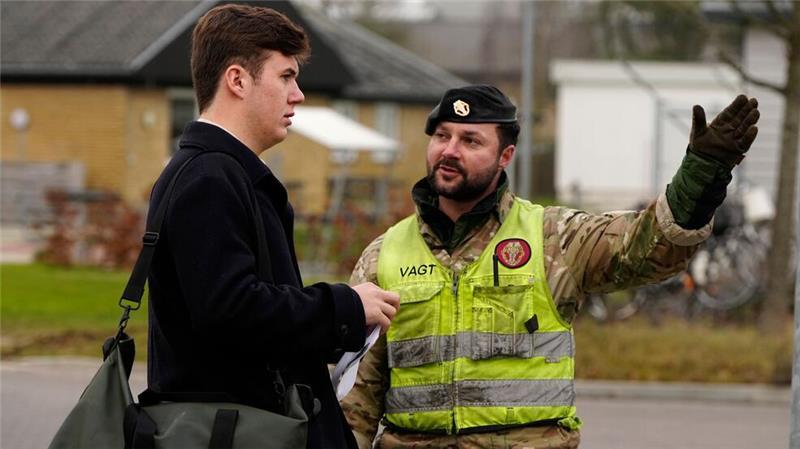 Kronprinz Christian tritt Wehrdienst an Kronprinz Christian tritt Wehrdienst an