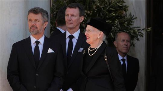 Kronprinz Frederik (l) soll den Thron von Königin Margrethe II. erben.