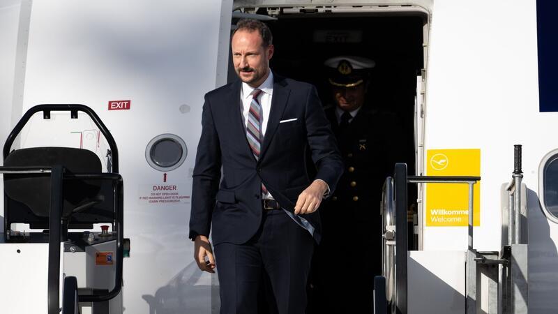 Norwegens Kronprinz Haakon besucht Deutschland Kronprinz Haakon ist in München gelandet.