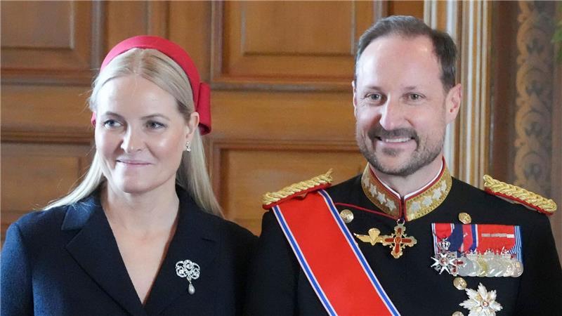 Kronprinz Haakon steht Kronprinzessin Mette-Marit zur Seite. 