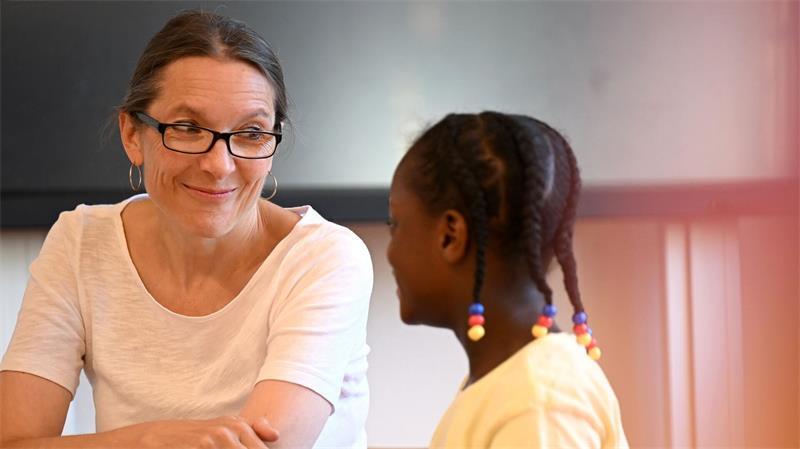 Ksenija Bekeris (SPD) leitet die Hamburger Schulbehörde. (Archivbild) 