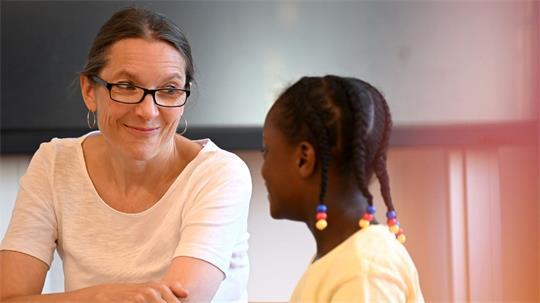 Ksenija Bekeris (SPD) leitet die Hamburger Schulbehörde. (Archivbild) 