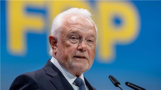 Kubicki hat sich gegen die überraschende Gegenkandidatin bei der Wahl des FDP-Vorsitzes, Strack-Zimmermann, durchgesetzt.