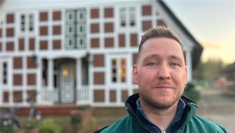 Küchenmeister Felix Fitze ist nach einem Jahr im Großenwördener Hof zufrieden.