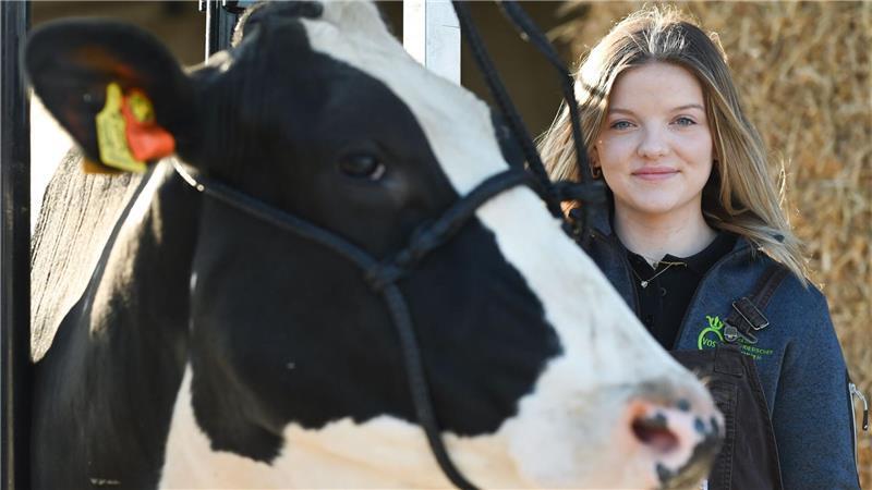 Kühe zu frisieren, hat Fenna Neelen auf dem Hof ihrer Eltern gelernt. 