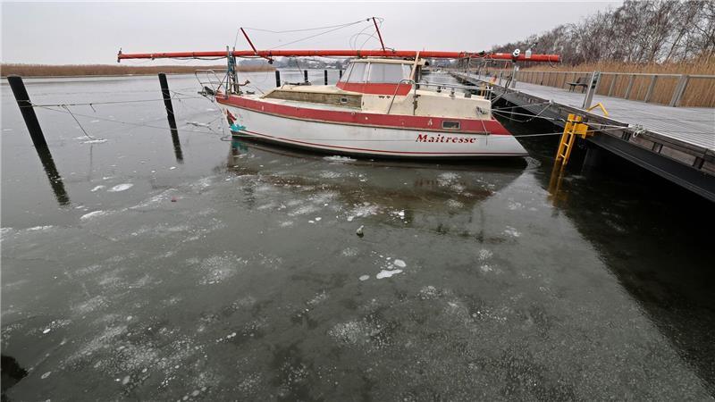 Kühle Temperaturen sorgen für Frost und Glätte. (Archivbild)