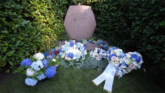 Kühne wurde auf dem Friedhof Ohlsdorf beigesetzt.