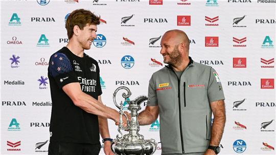 Künftig für Italien dabei: Neuseelands Segel-Star Peter Burling (l). 