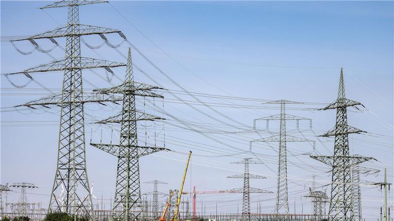 Vor diesen Aufgaben steht die Habeck-Nachfolgerin Künftig soll es mehr Freileitungen geben. (Symbolbild)