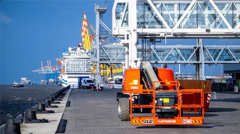 Neue Kaje und große Kreuzfahrt-Ziele ein Bremerhaven Künftig sollen an dem Kreuzfahrtterminal rund 500.000 Passagiere pro Jahr in See stechen oder an Land kommen - fast doppelt so viele wie bisher.